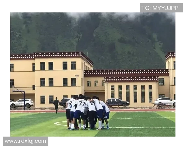 深圳足球队的耐力探秘:从训练到比赛的坚持与拼搏精神 深圳足球队的耐力探秘:从训练到比赛的坚持与拼搏精神